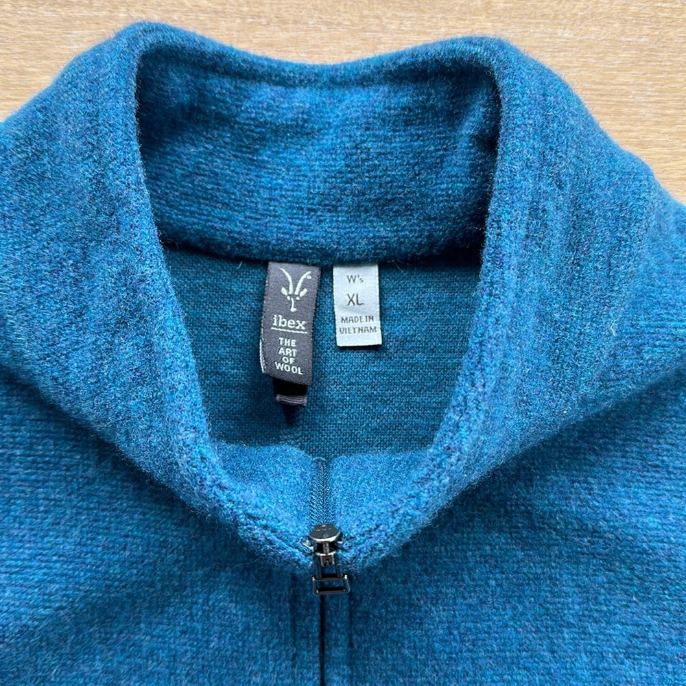 Sleeveless Zip-Front Blue Fleece Vest - Picture 3 of 6